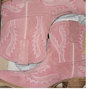 Buck‎ And Brana-Eleanor Pink